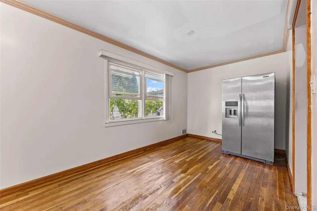 Photo of 142-10 Oak Avenue