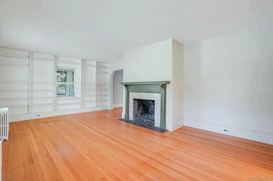 Photo of 170 Hooker Avenue