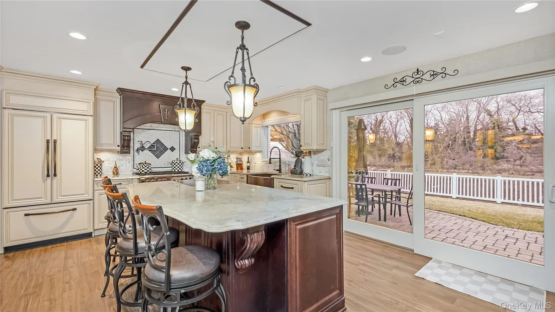 Photo of 2876 Shore Road