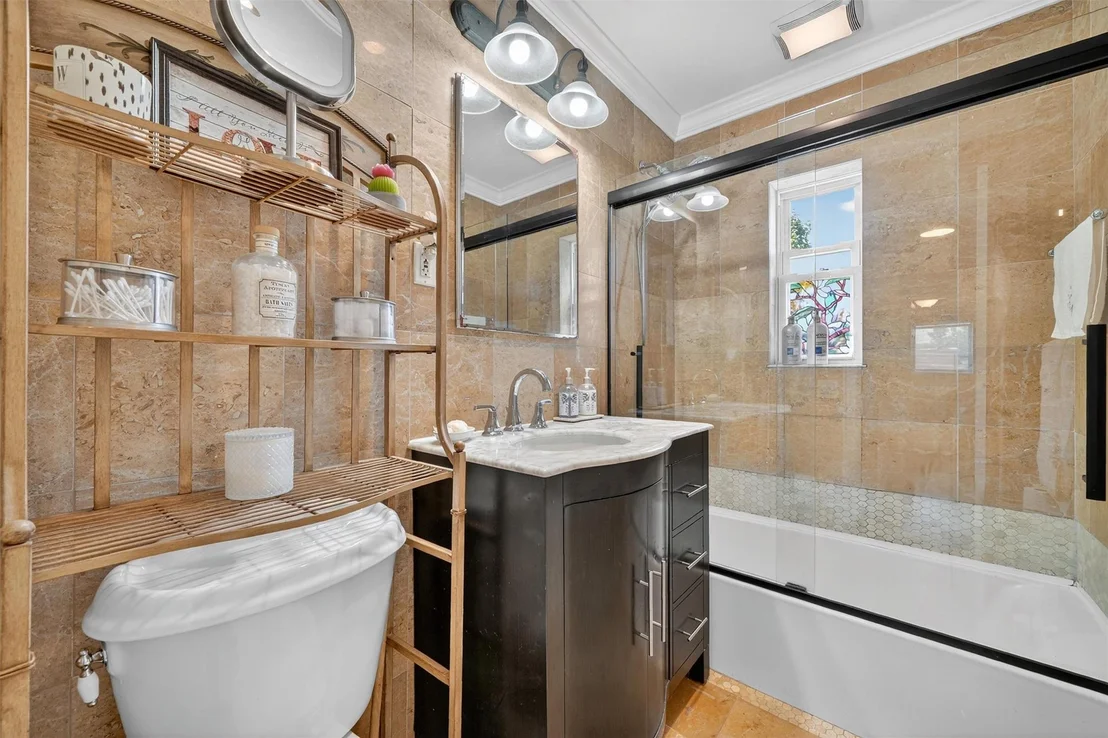 Photo of 767 Clarence Avenue