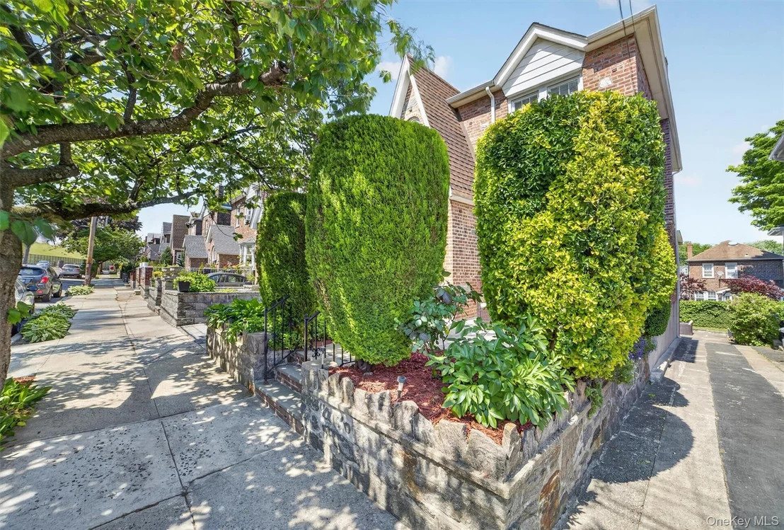 Photo of 84 Halstead Avenue