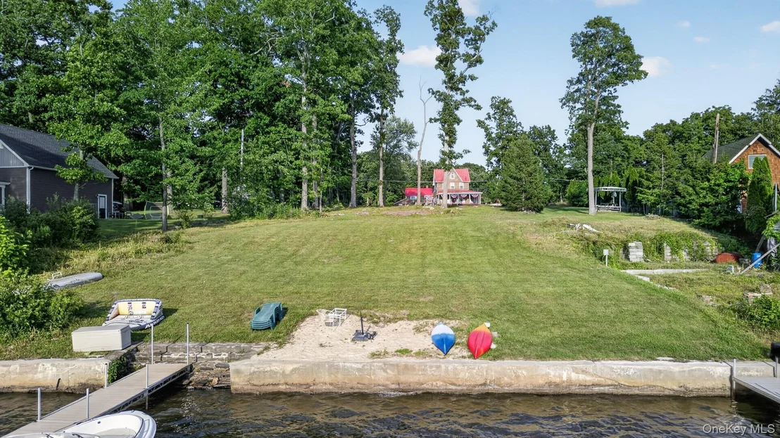 Photo of 355 Lakeside Road