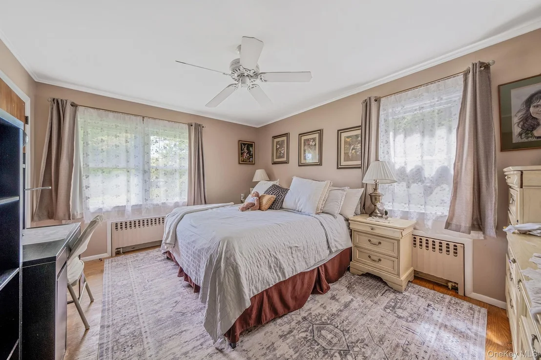 Photo of 891 Pondview Road