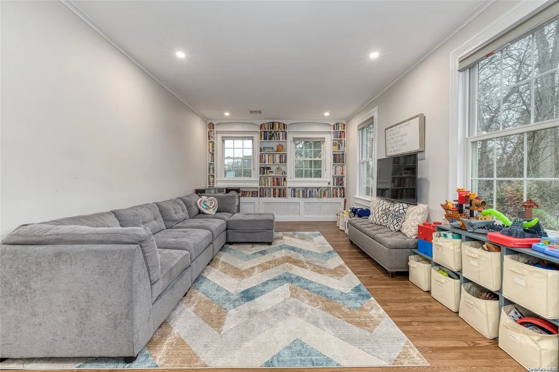 Photo of 49 Lindenmere Drive