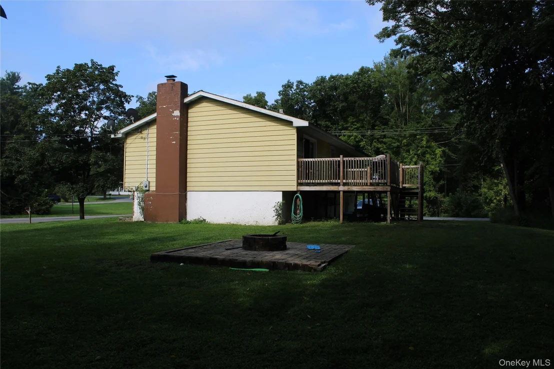 Photo of 230 Roosevelt Road