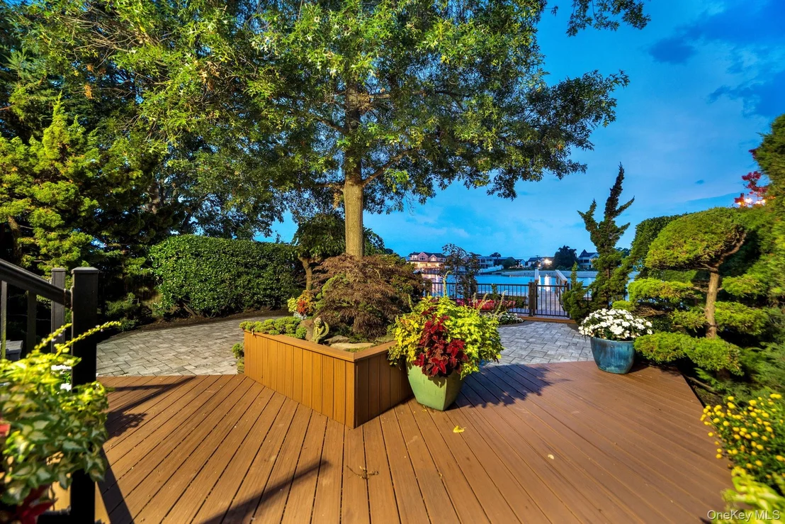 Photo of 2660 Riverside Drive
