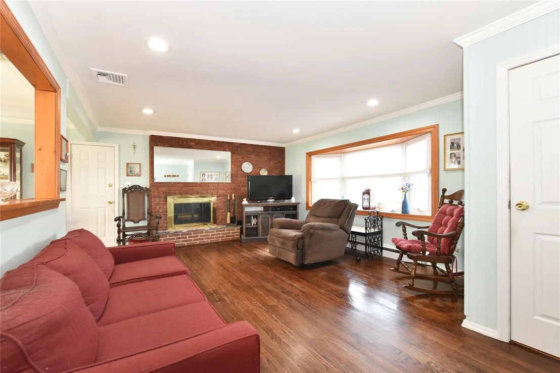 Photo of 195 Maple Avenue