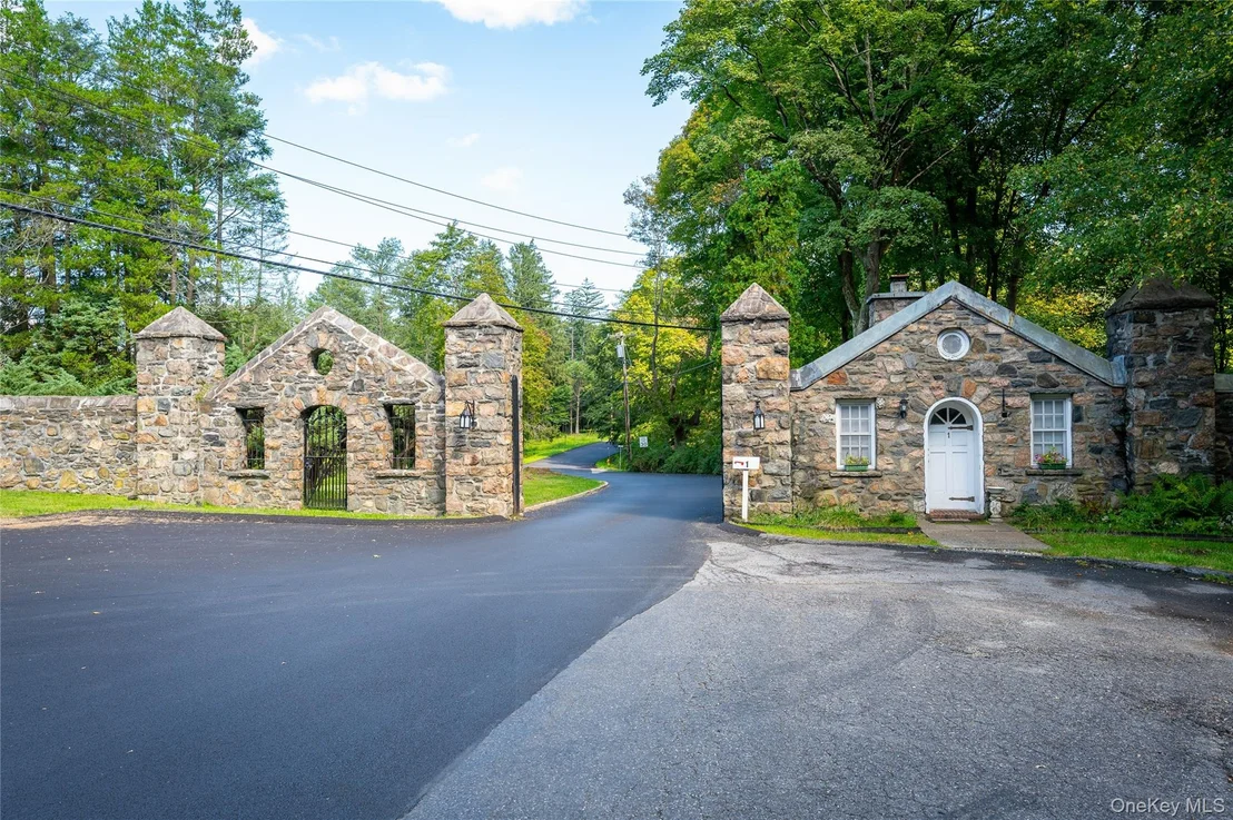 Photo of 8 Evergreen Row