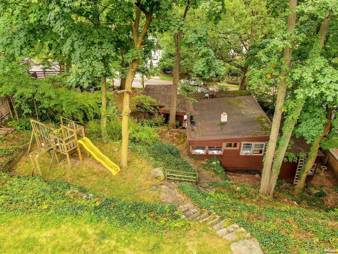Photo of 85 aka 87 Lefferts Road