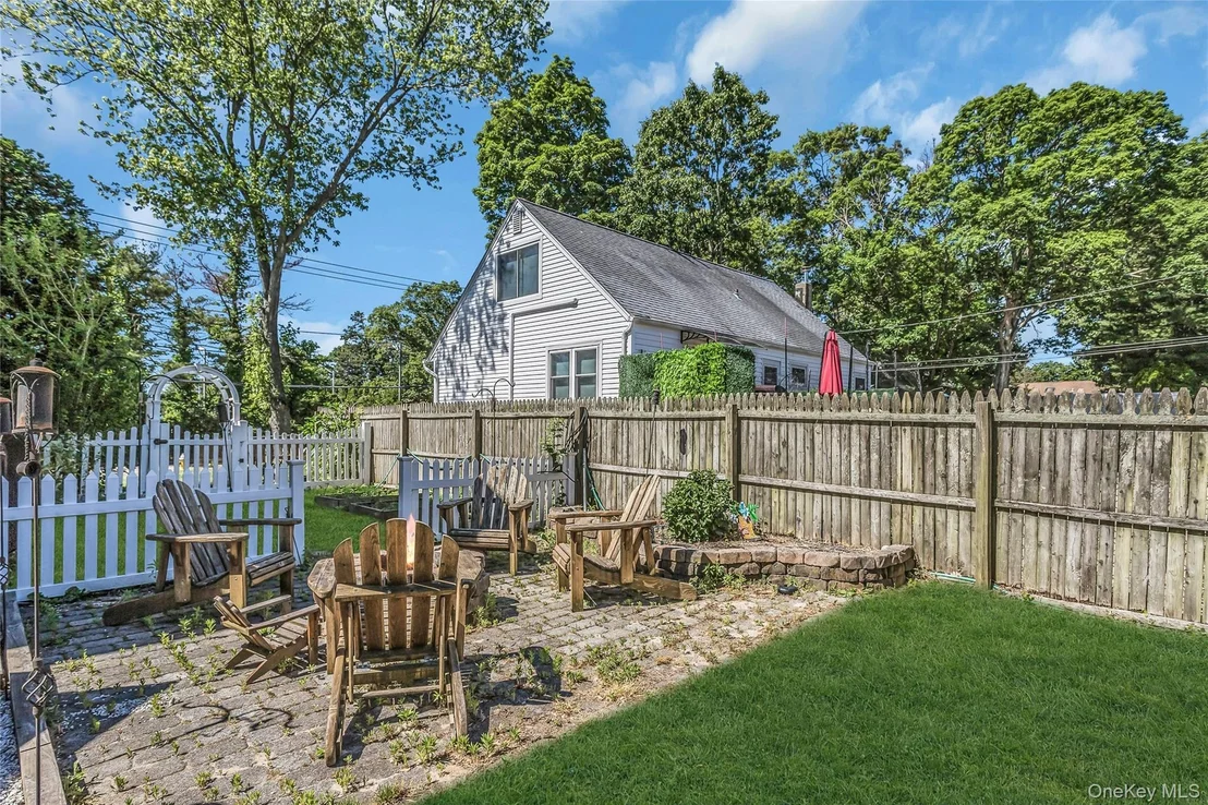 Photo of 735 Muncey Road