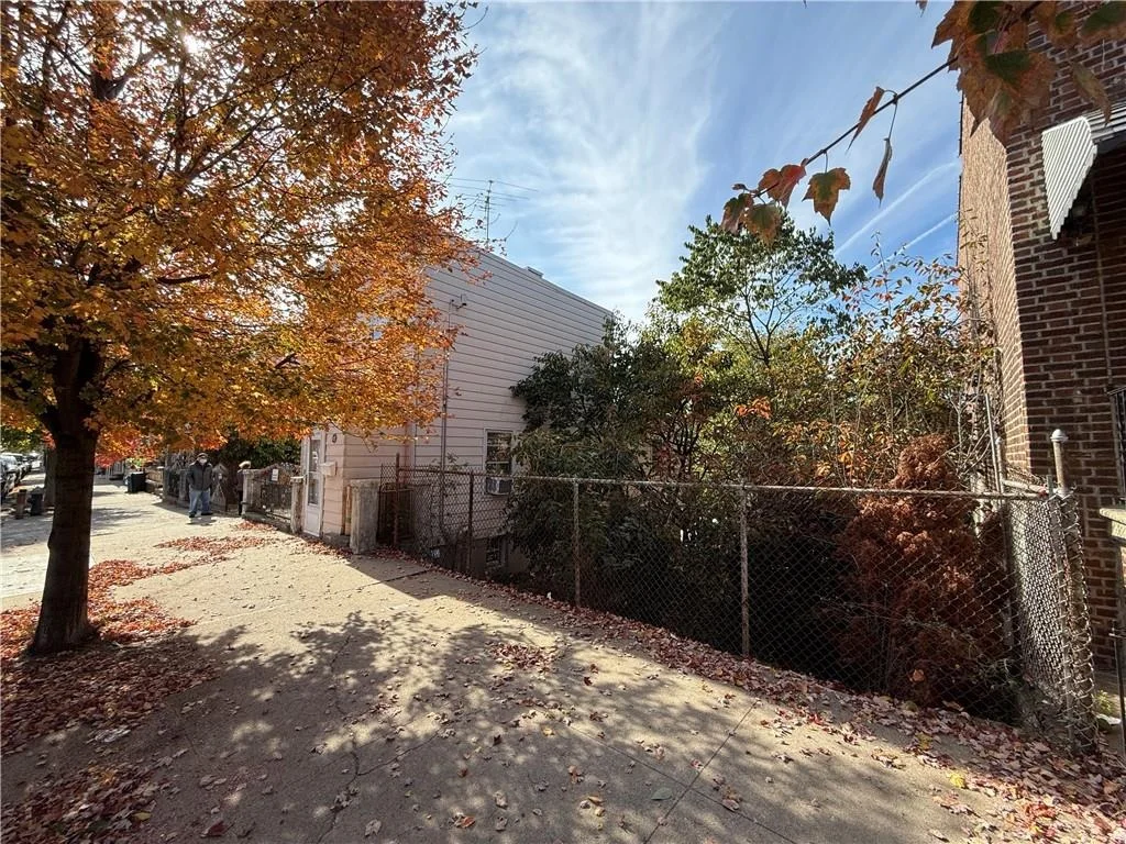 Photo of 1933 Pilgrim Avenue