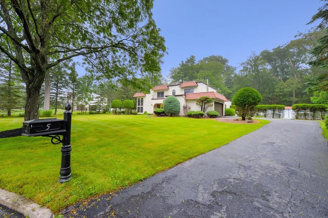 Photo of 5 Rubinstein Court