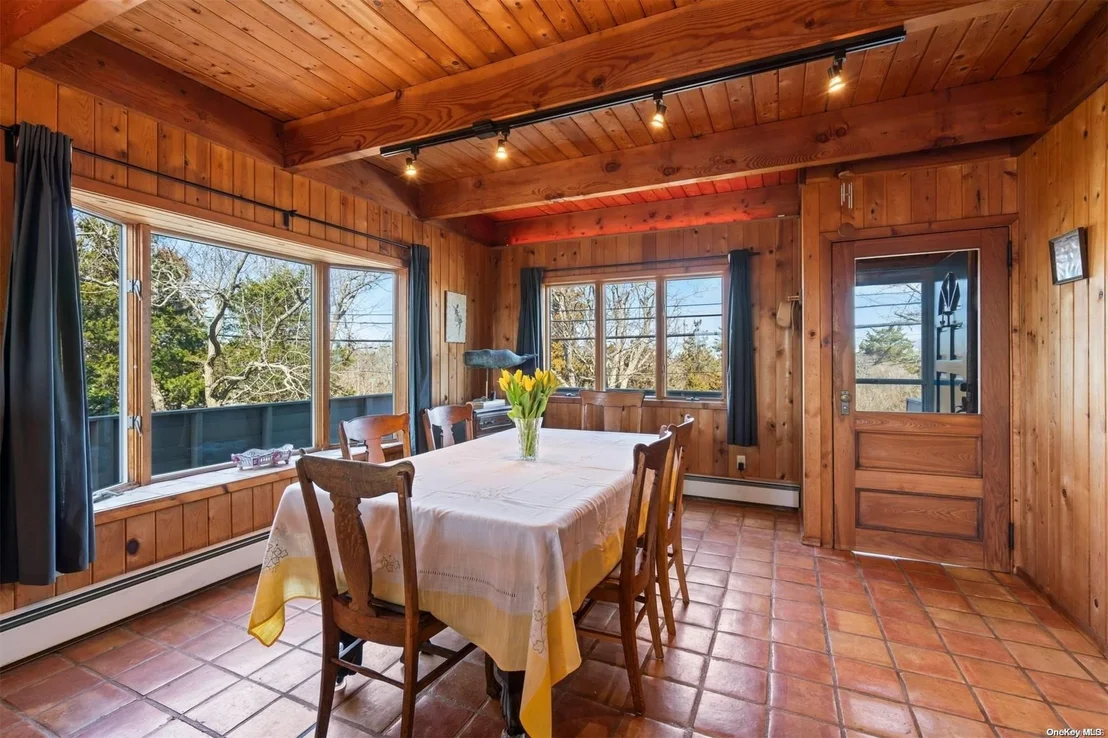 Photo of 85 Oak Beach Road