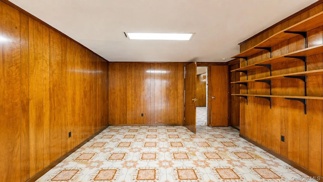 Photo of 336 W Valley Stream Boulevard