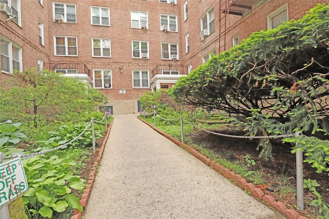 Photo of Unit 6A at 144-41 SANFORD AVE