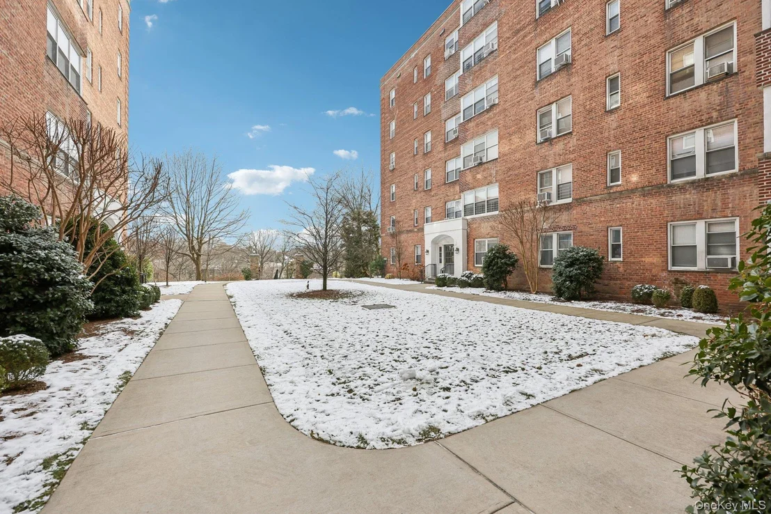 Photo of Unit 3S at 1 Bronxville Road