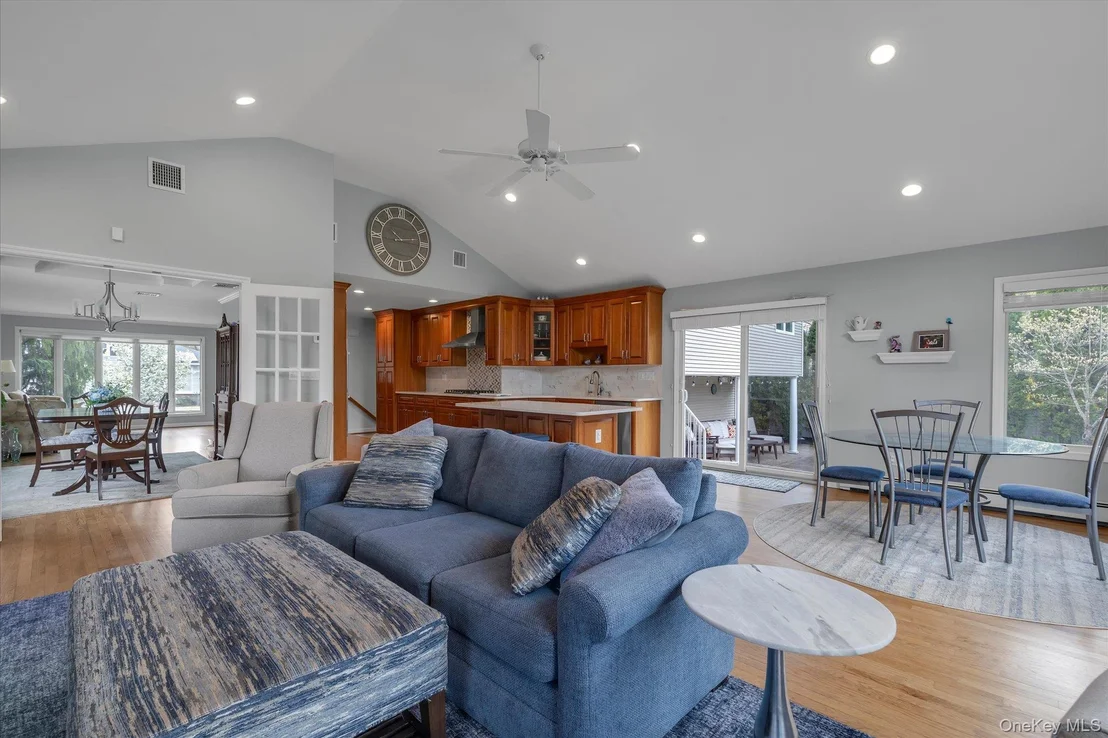 Photo of 340 Woodbridge Lane