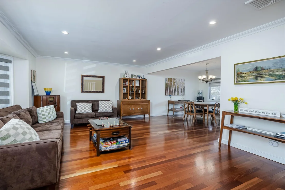 Photo of 42 Hollywood Drive
