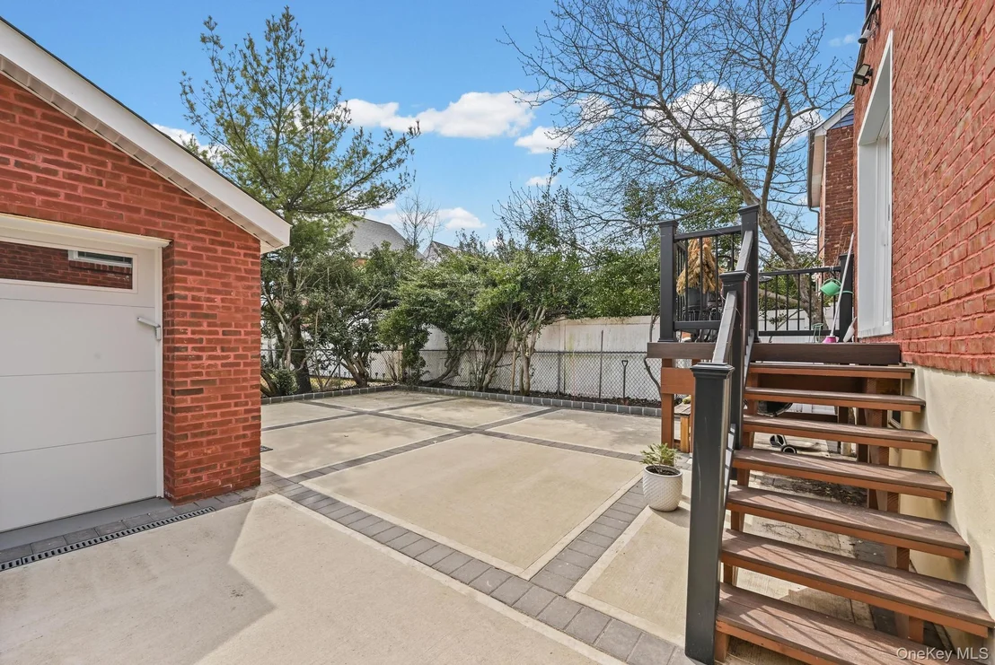 Photo of 6 Dubonnet Road