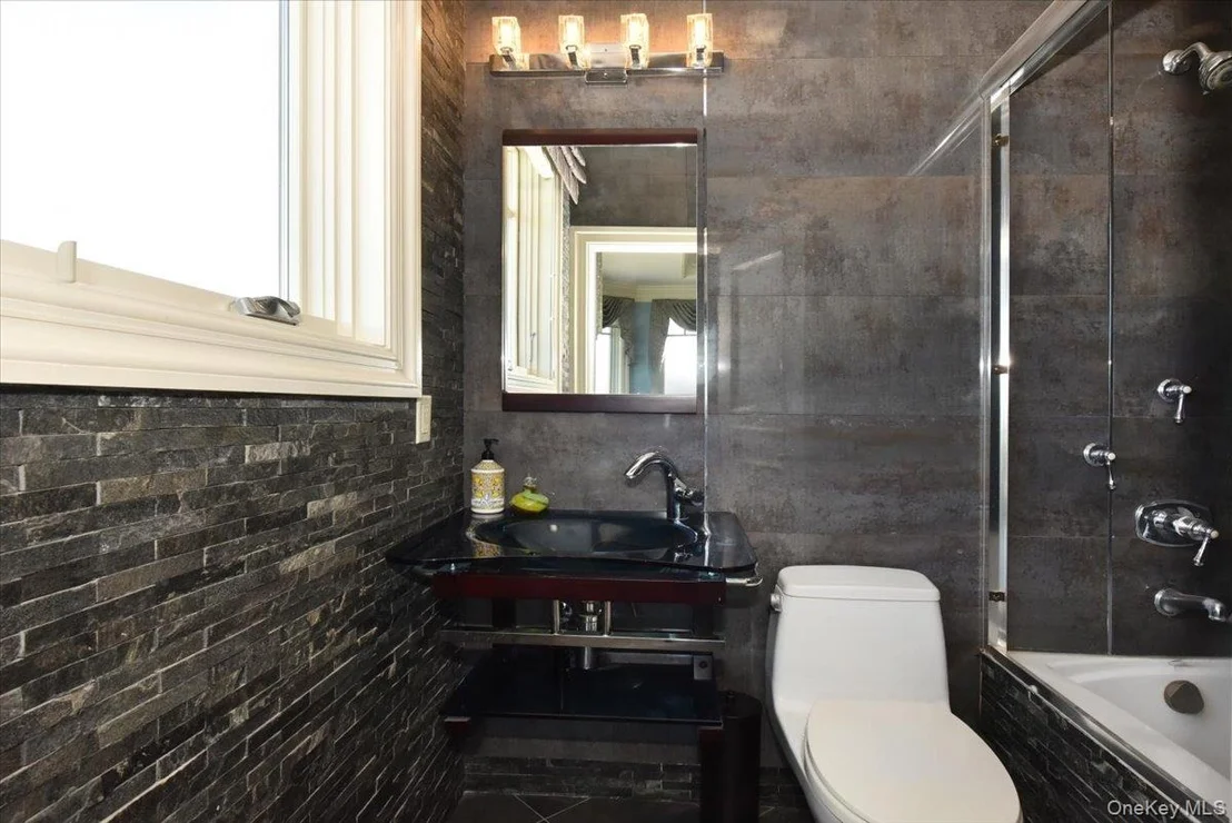 Photo of 3510 Riverside Drive