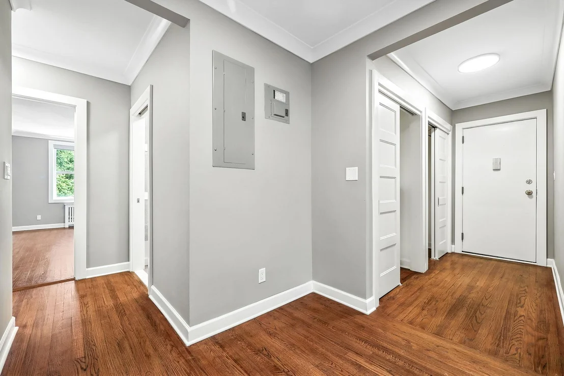 Photo of Unit 4E at 1133 Midland Avenue