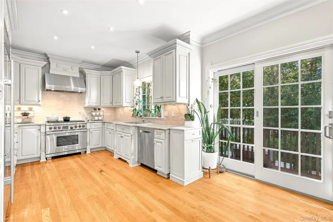 Photo of 102 Florence Avenue