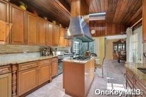 Photo of 320 Commack Road
