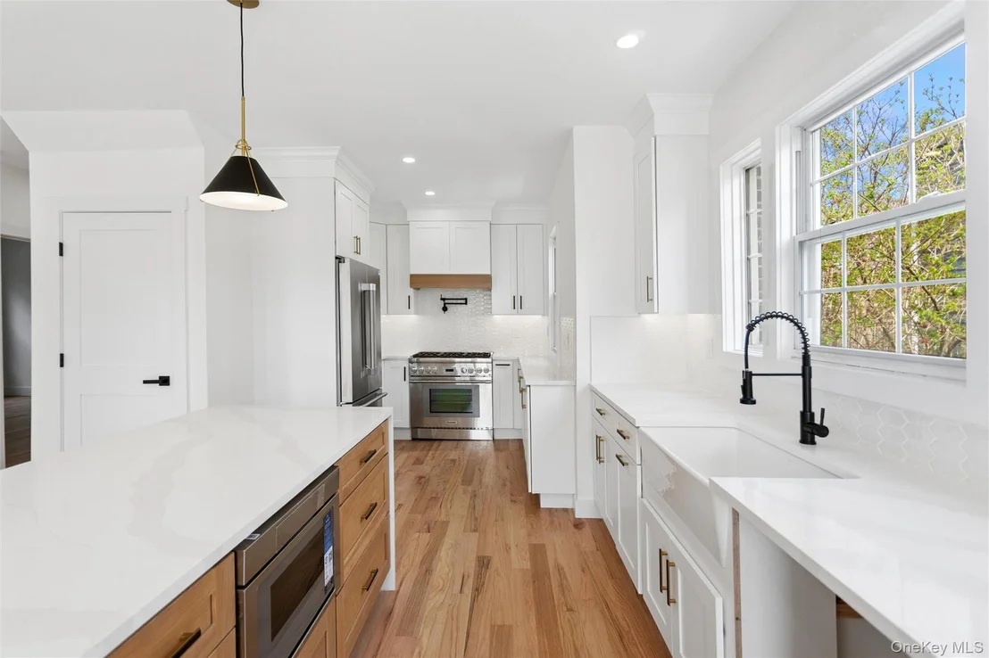 Photo of 449 W Beech Street