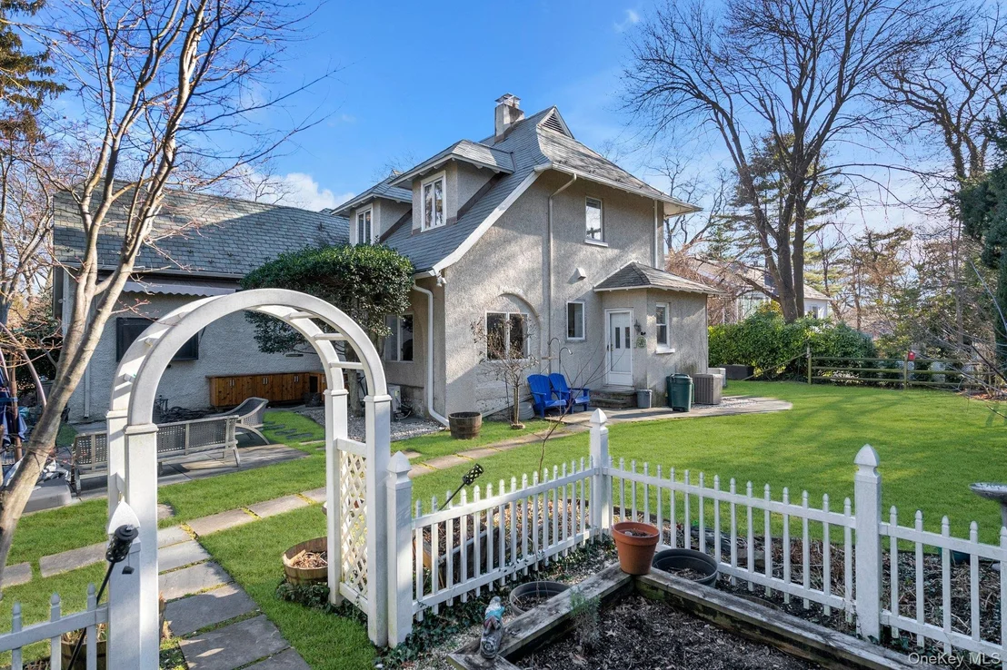Photo of 10 Clover Drive