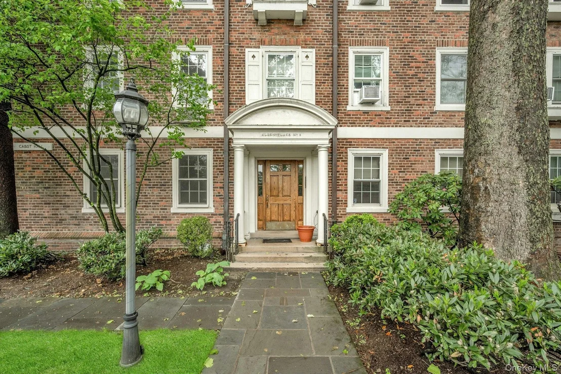 Photo of Unit 1A at 3 Alden Place