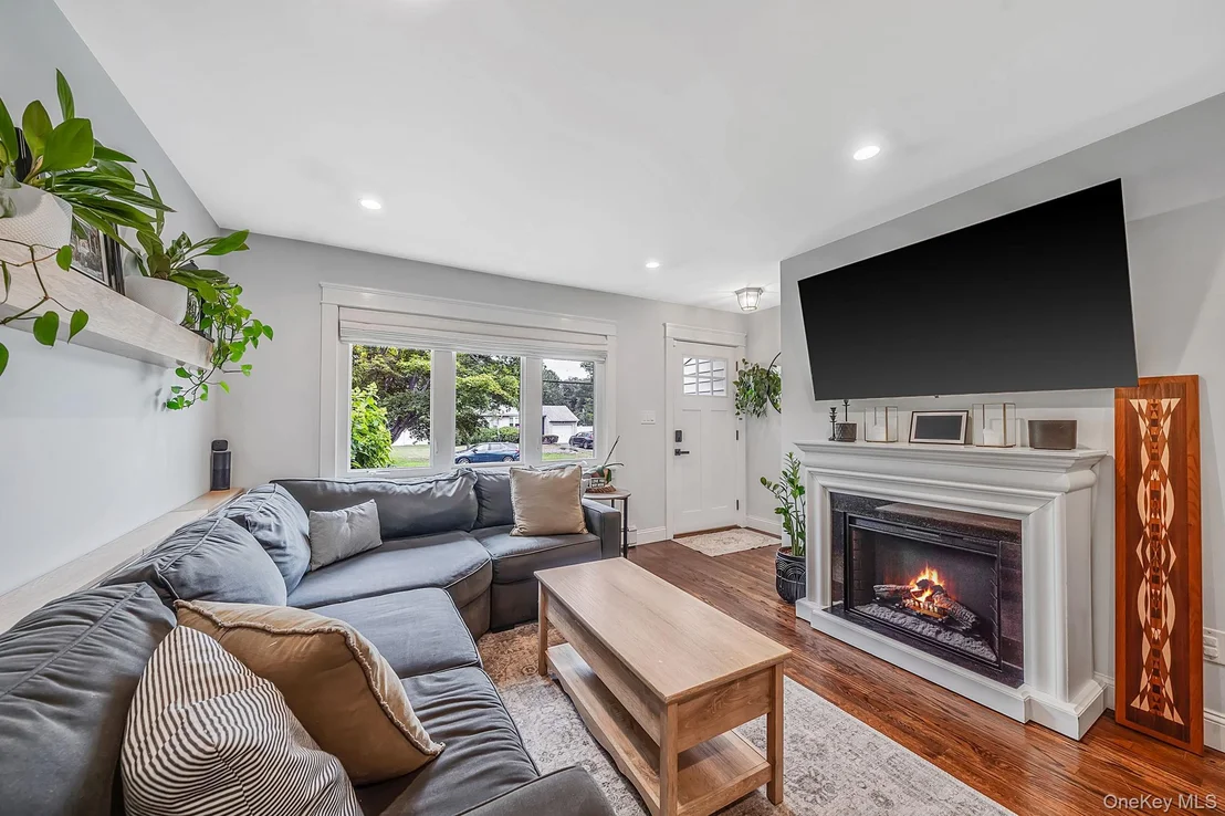 Photo of 8 Gedney Avenue