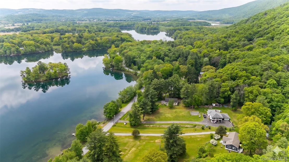 Photo of 553 Lake Road