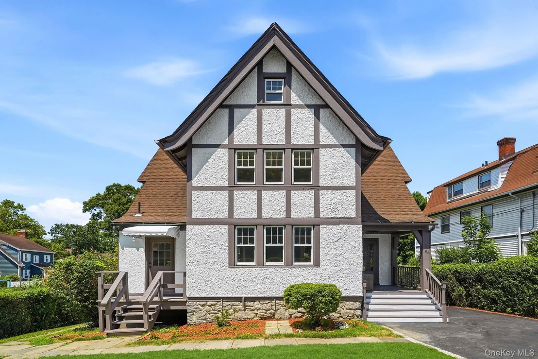 Photo of 184 W Post Road