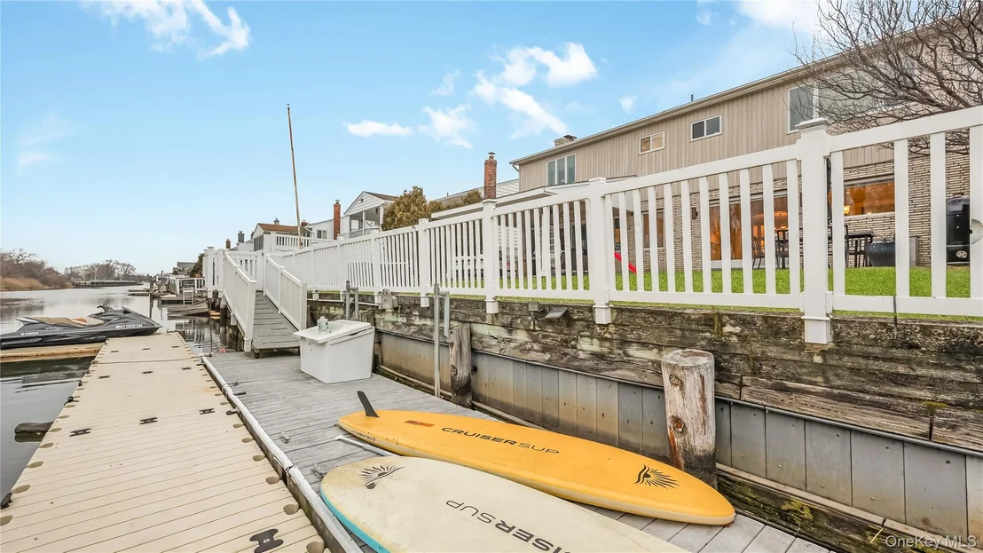 Photo of 2876 Shore Road