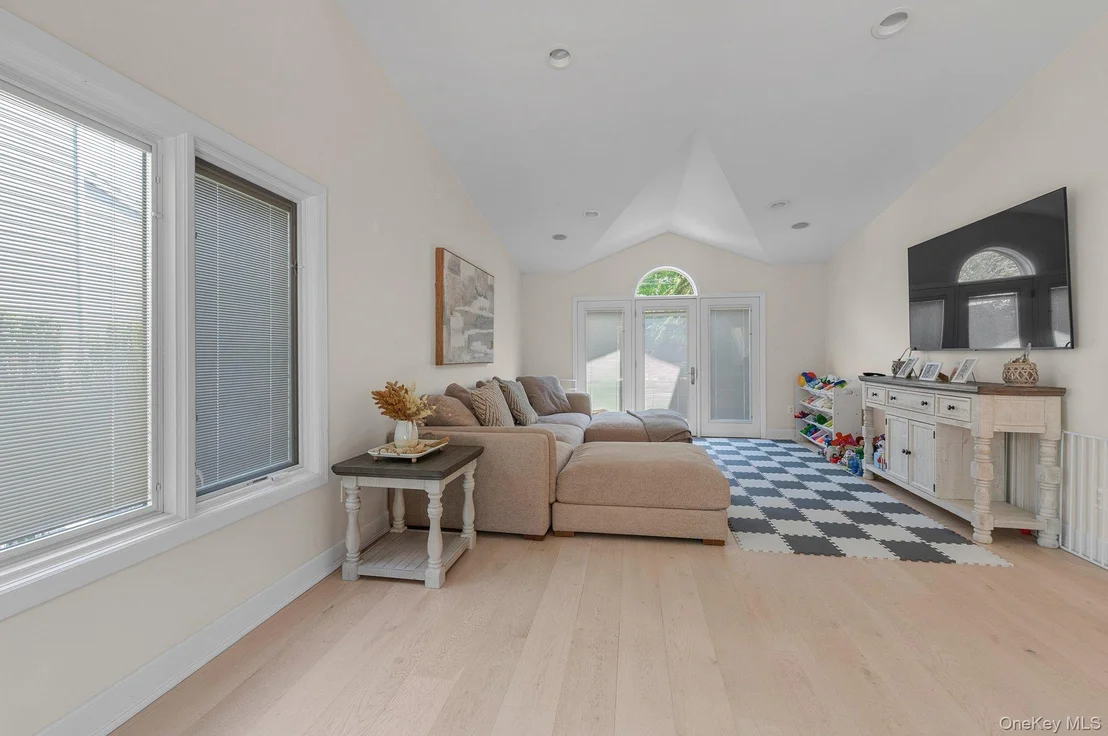 Photo of 33 Nancy Boulevard