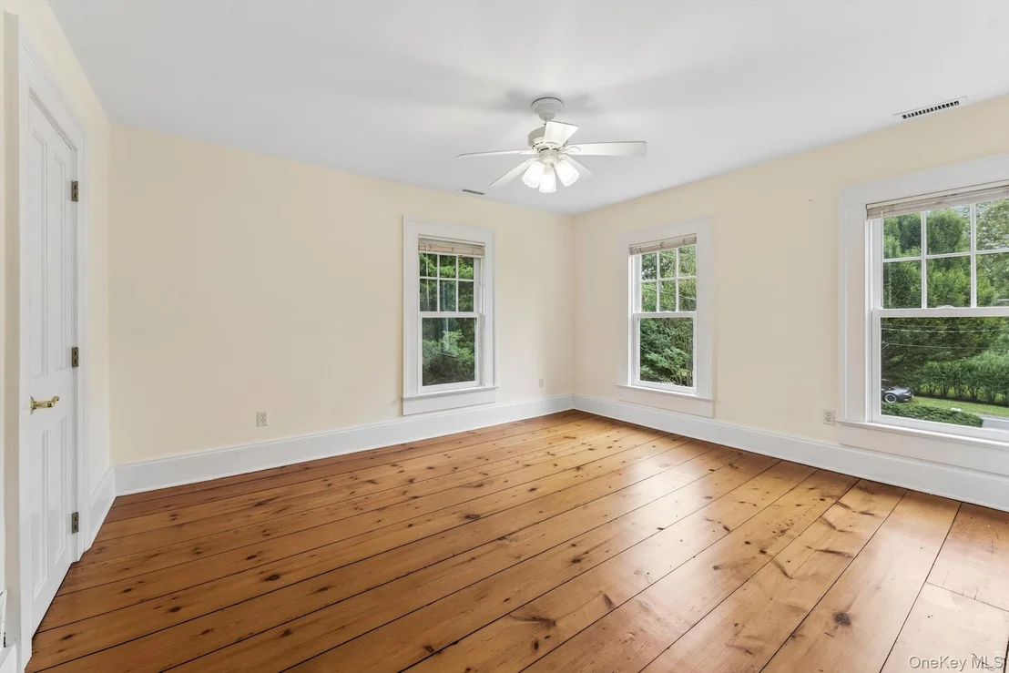 Photo of 25105 Main Road N
