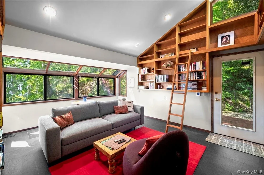 Photo of 181 River Road