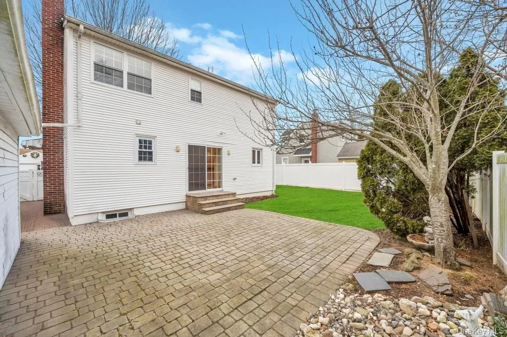 Photo of 2585 Oceanside Road