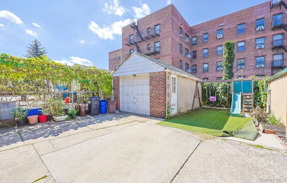 Photo of 5224 66th Street