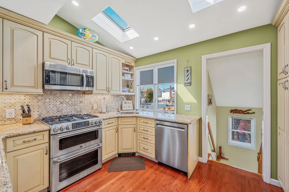 Photo of 320 East Drive
