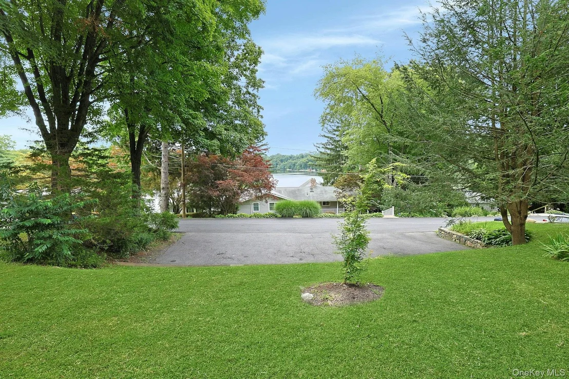 Photo of 11 Lakeside Road