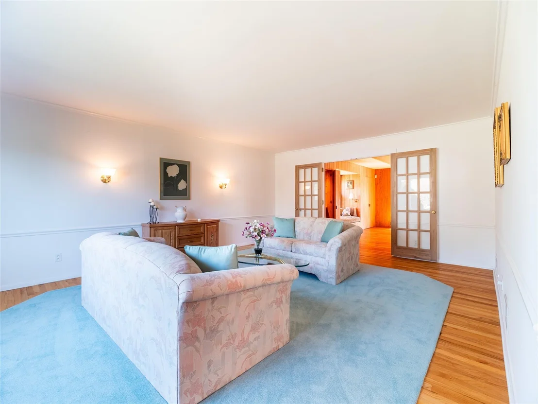 Photo of 9 Mohegan Lane