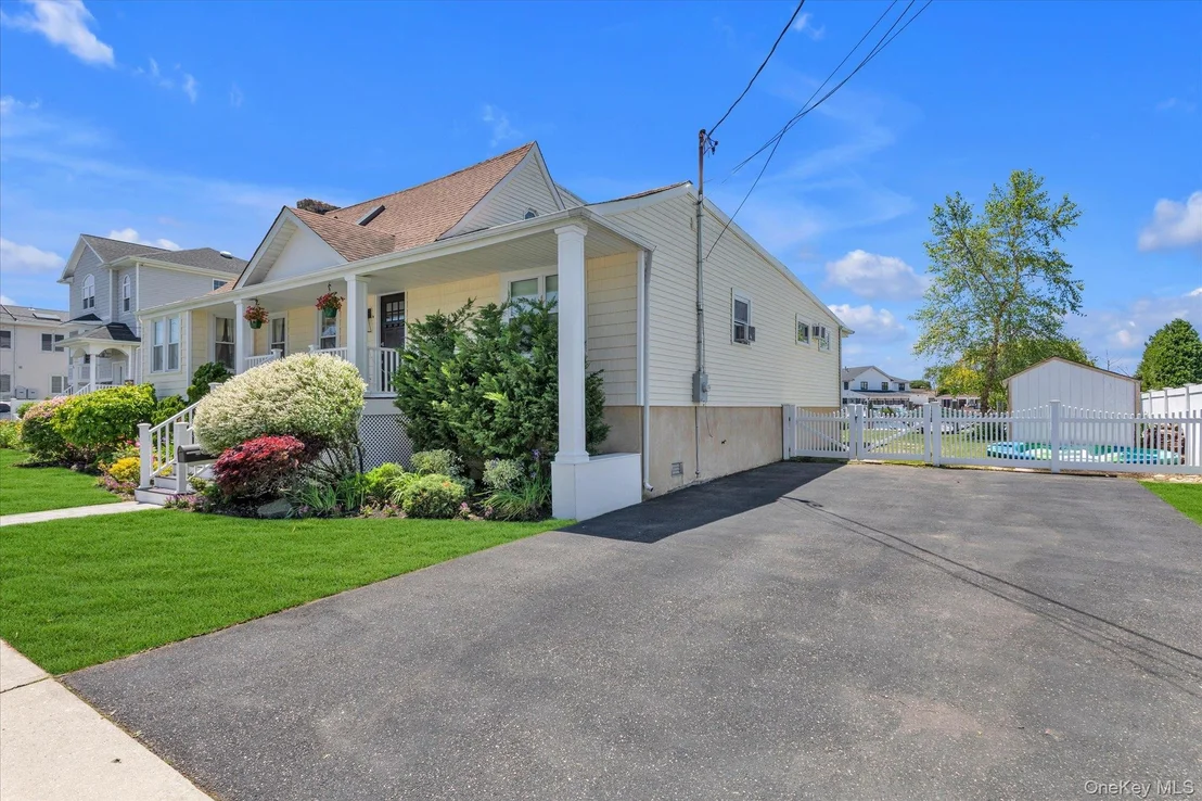 Photo of 52 Bayview Avenue