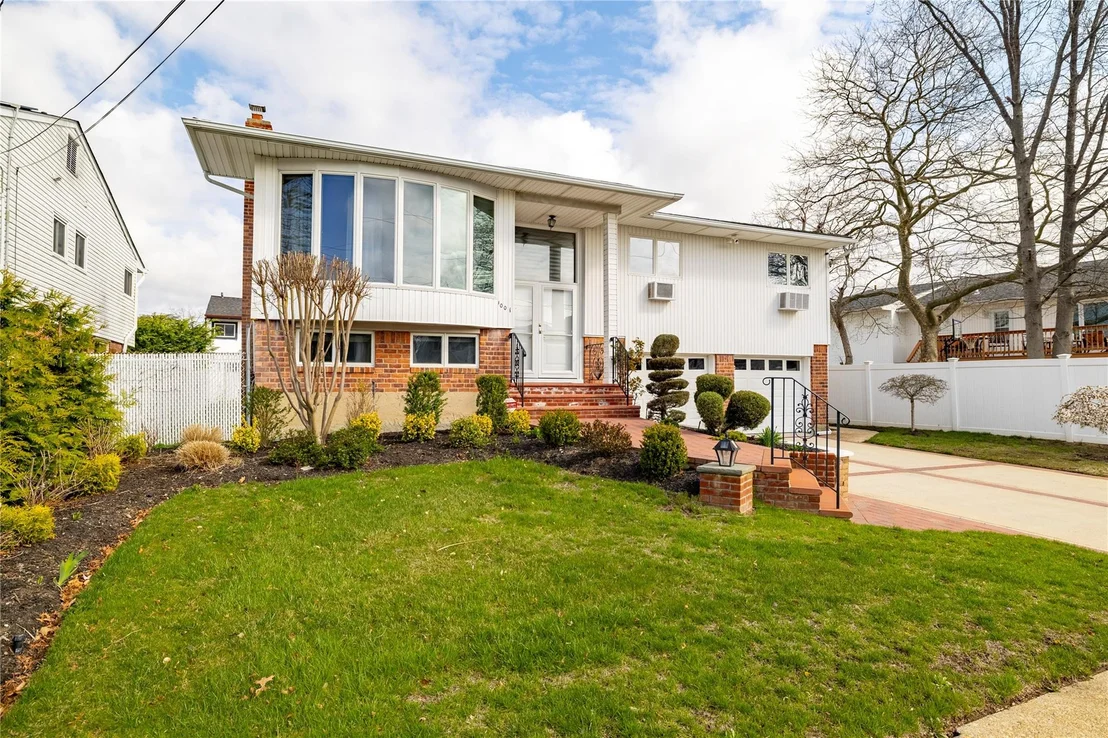 Photo of 1001 Green Place