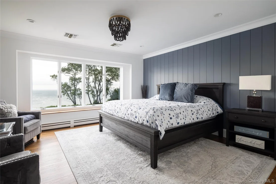 Photo of 37 Soundview Drive