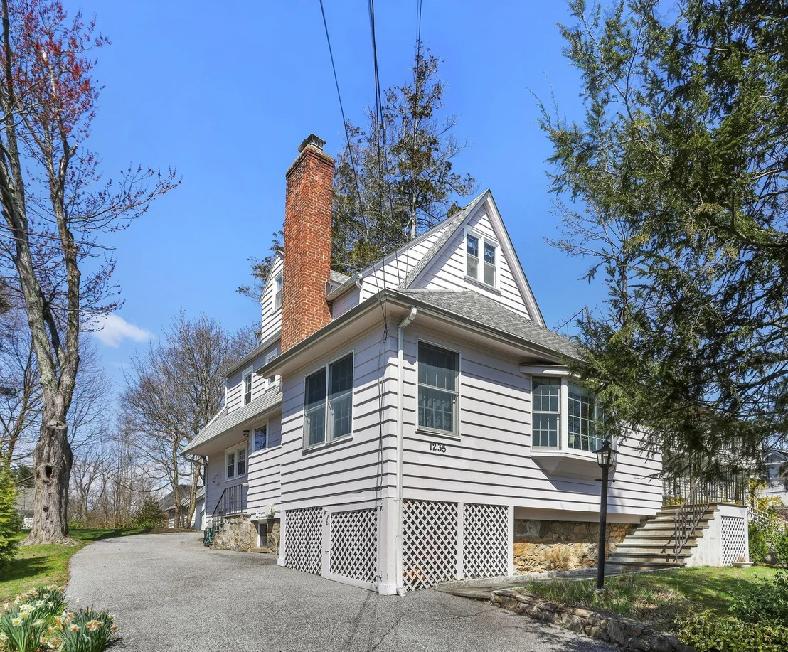 Photo of 1235 Post Road