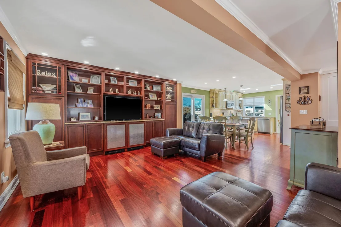 Photo of 320 East Drive