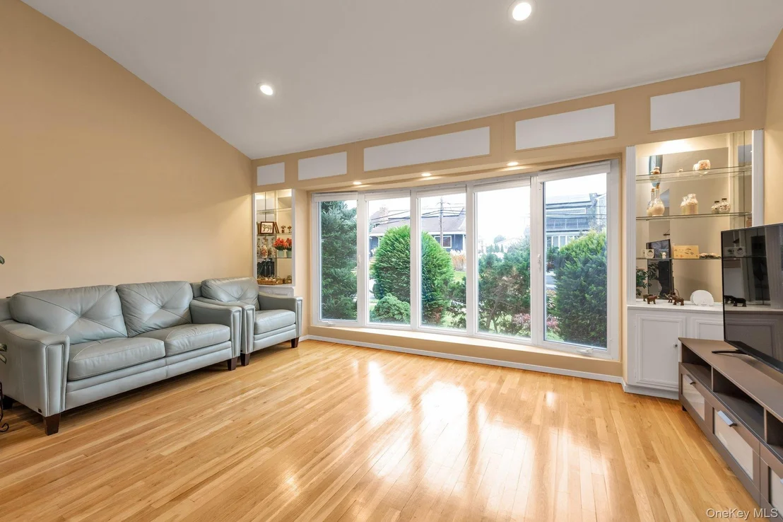 Photo of 2884 Bay Drive