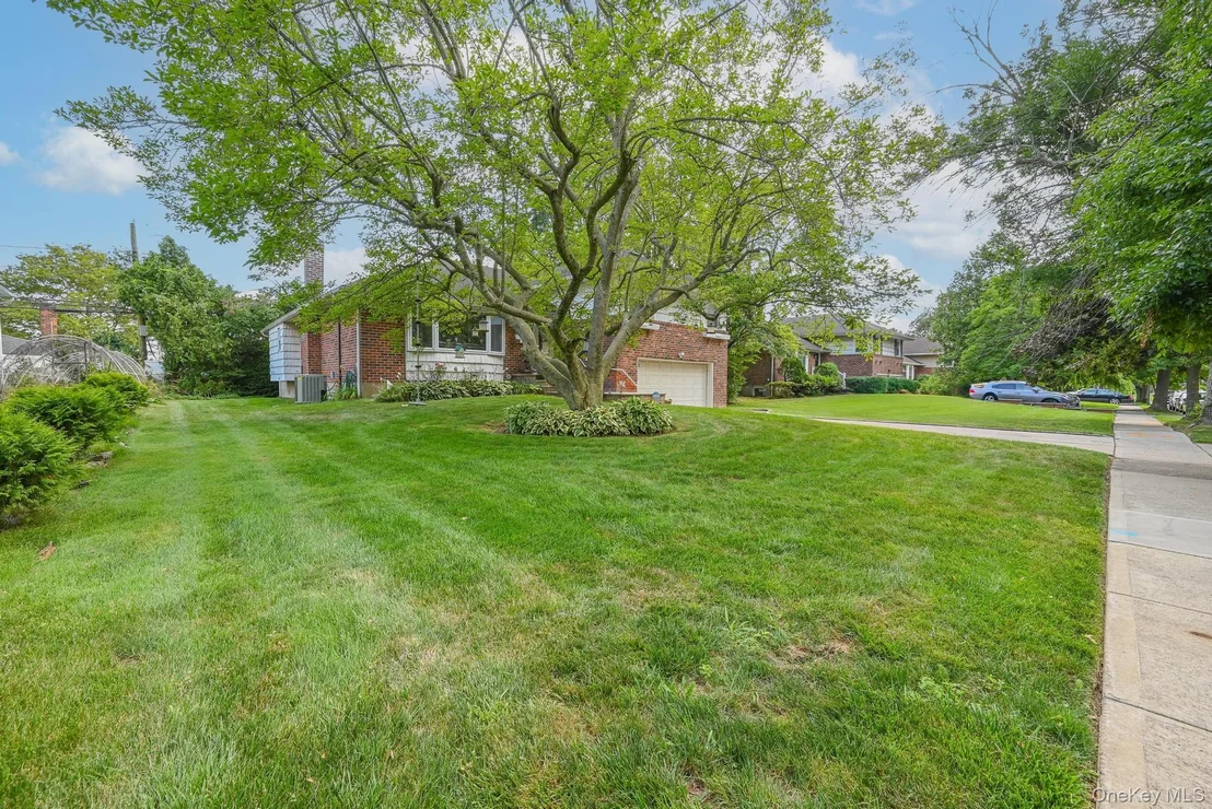 Photo of 216 Birch Drive