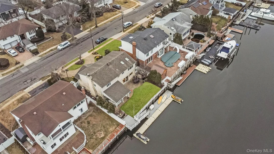 Photo of 2876 Shore Road